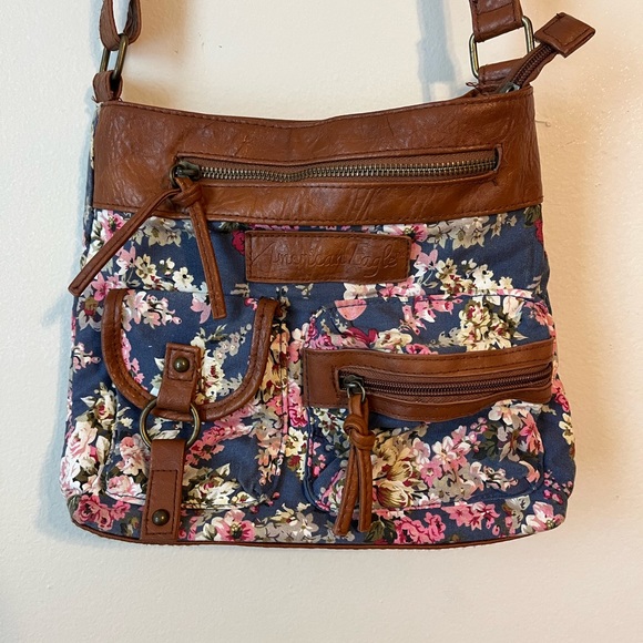 American Eagle Outfitters Handbags - American Eagle Floral Crossbody Purse